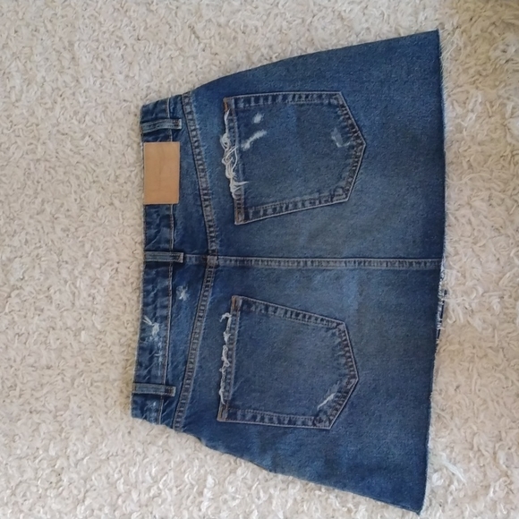 Zara Trafaluc Denimwear Distressed Skirt. - Picture 3 of 7